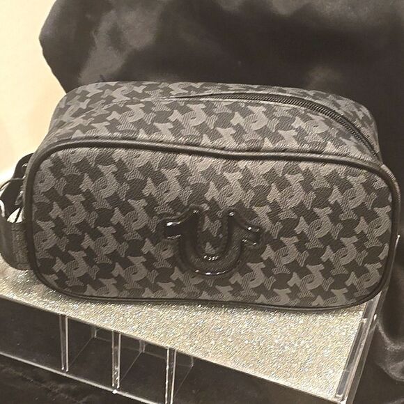 True Religion Coda Horseshoe Logo Dopp Bag - Picture 5 of 10